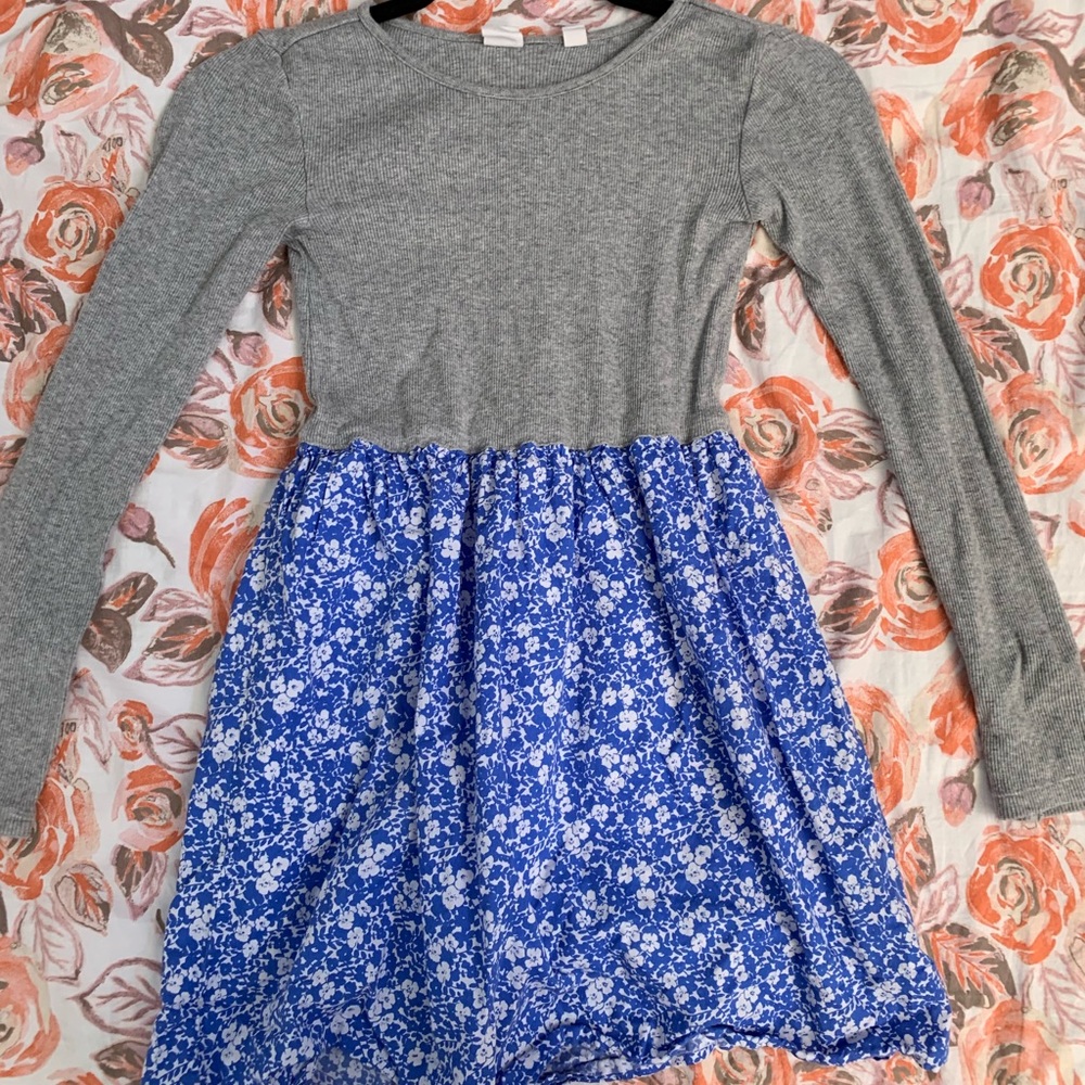 Long sleeve gray and floral blue short dress
